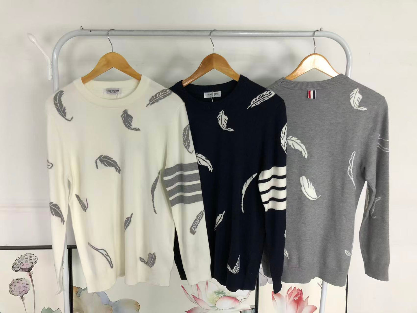 T - SWEATER