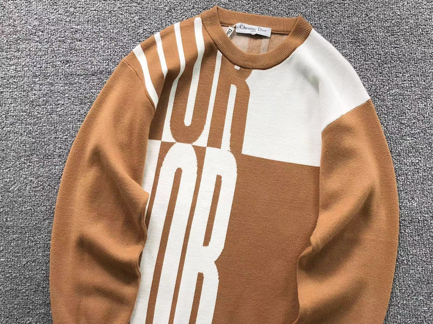 D - SWEATER