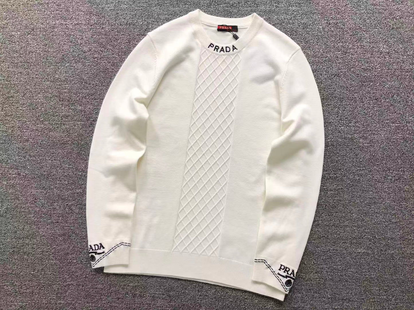 P - SWEATER