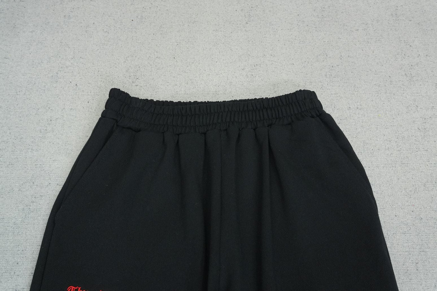T - SWEATPANTS