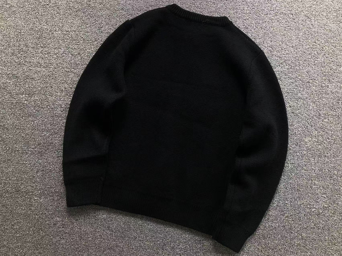 W - SWEATER