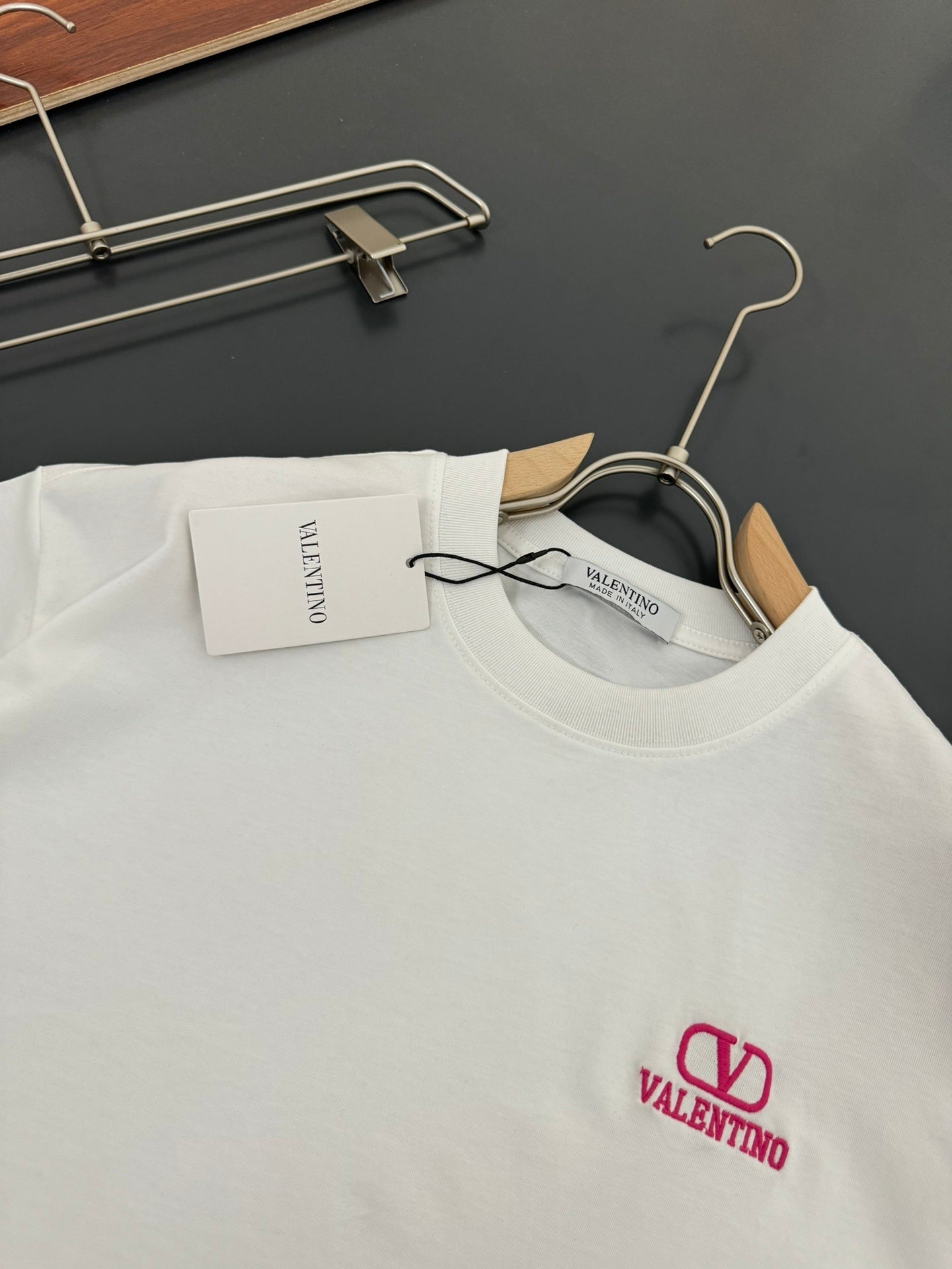 V - TSHIRT