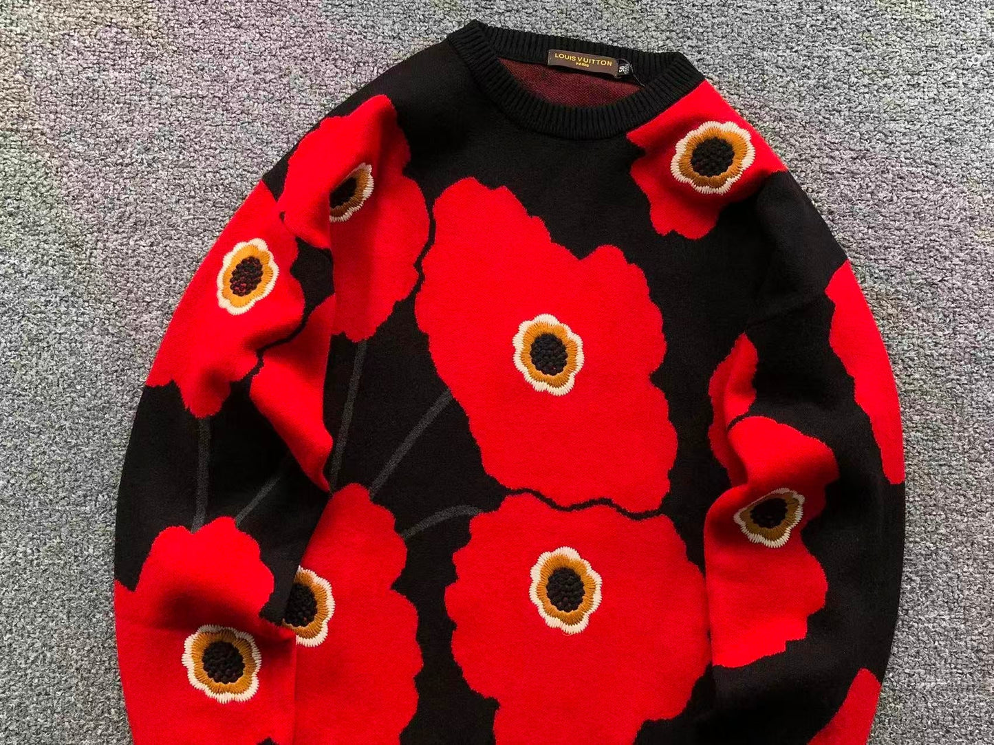 L - SWEATER
