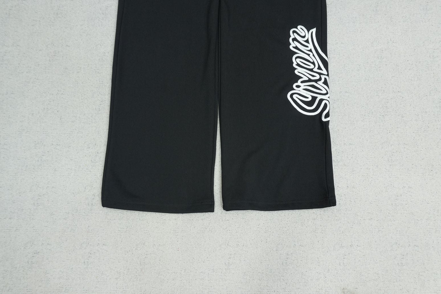 S - SWEATPANTS