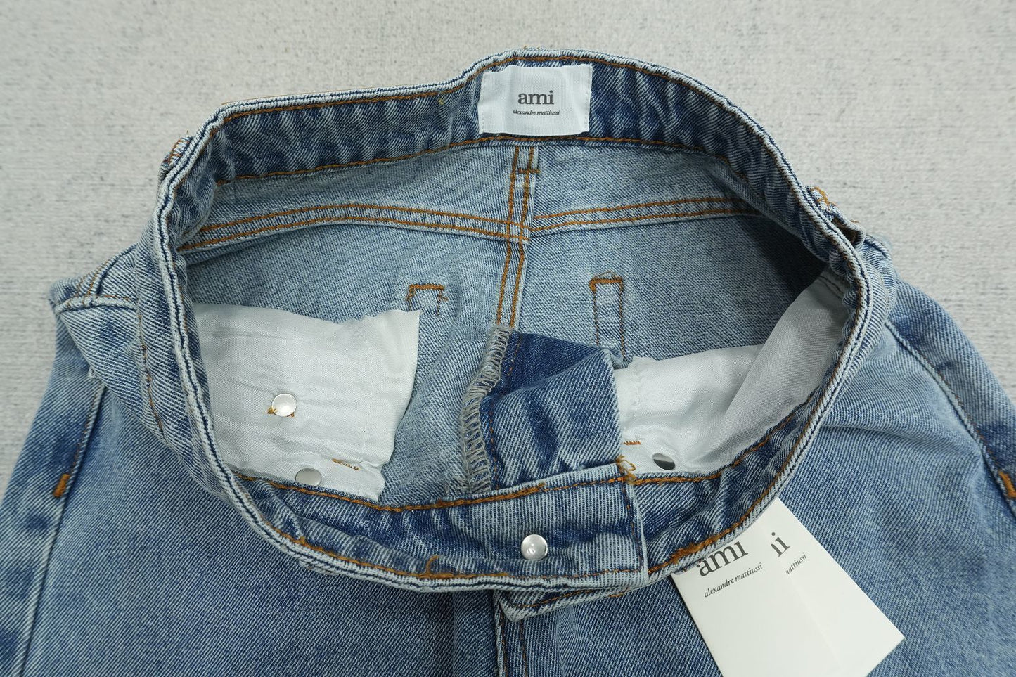 A - JEANS