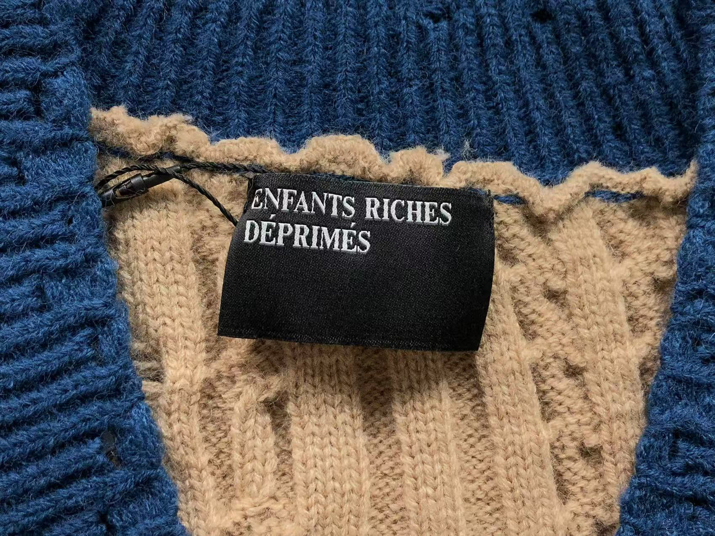 E - SWEATER
