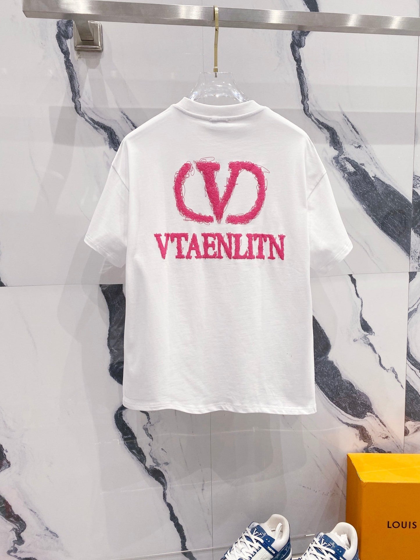 V - TSHIRT