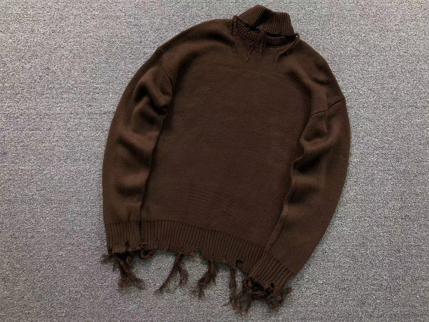 V - SWEATER