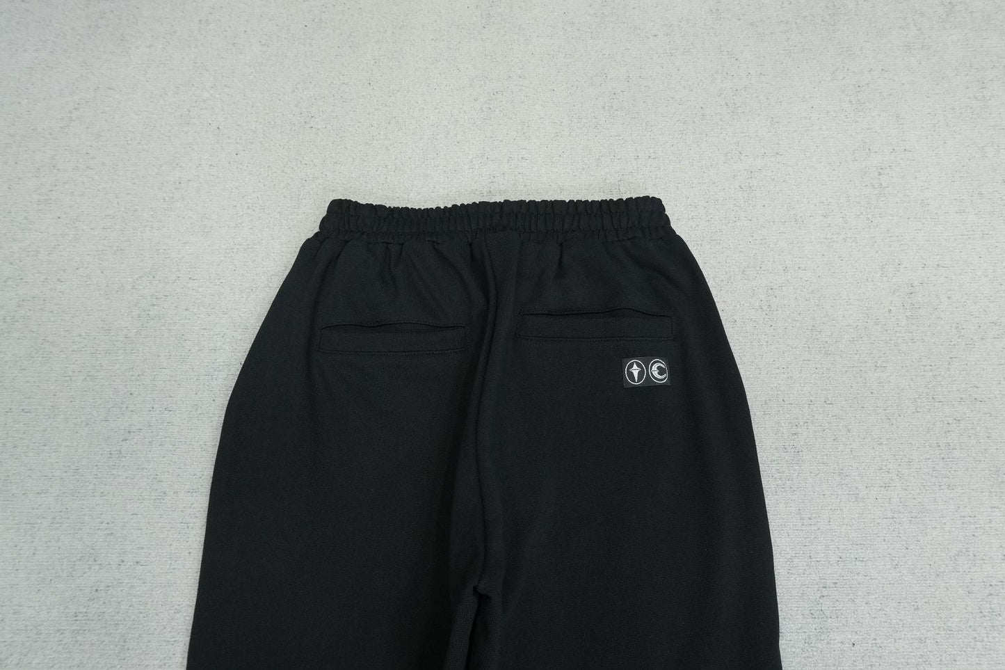 T - SWEATPANTS
