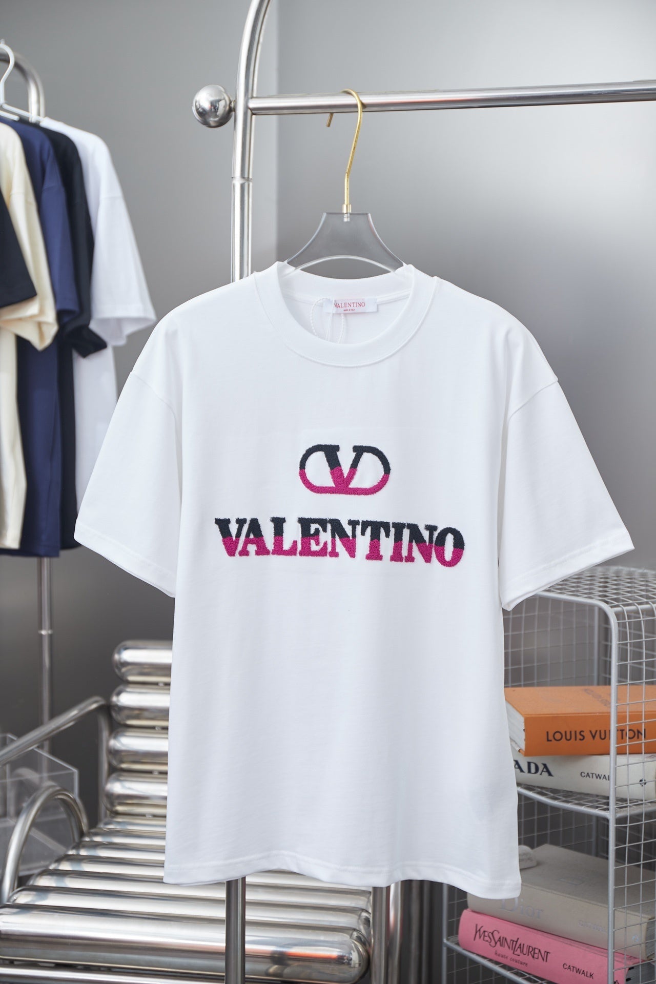 V - TSHIRT