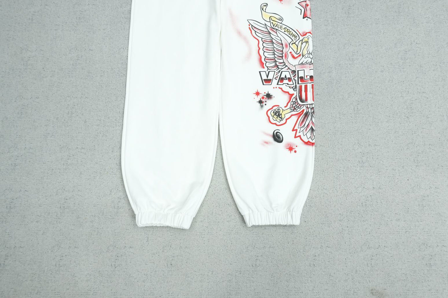 V - SWEATPANTS