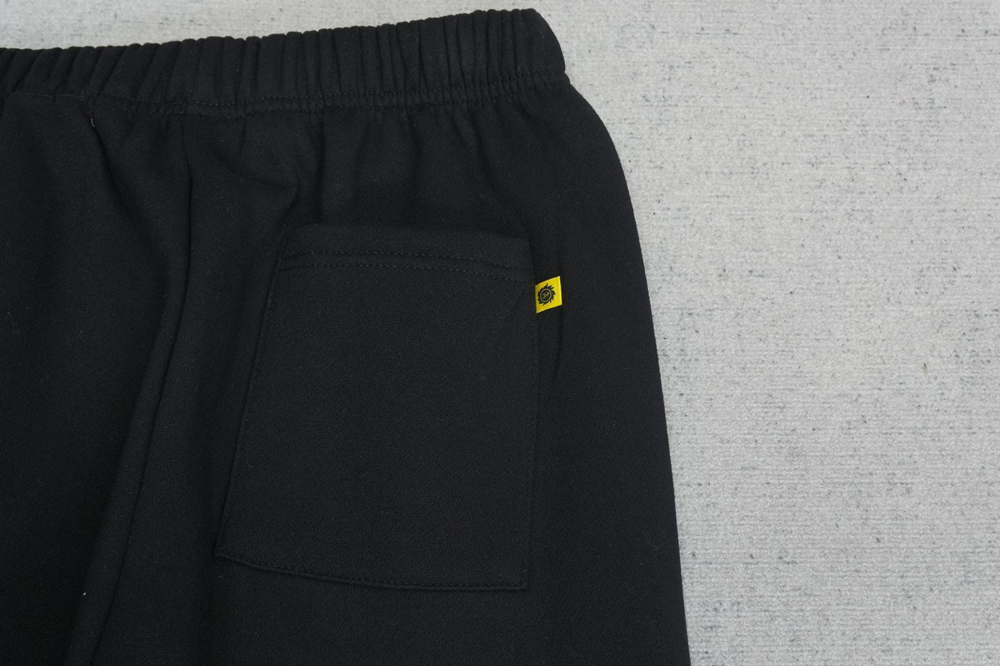 B - SWEATPANTS