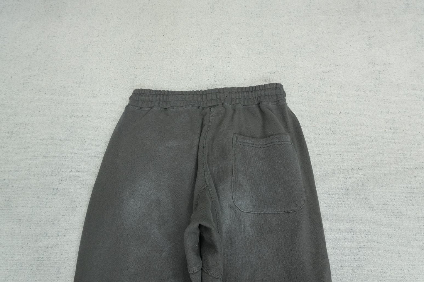 S - SWEATPANTS