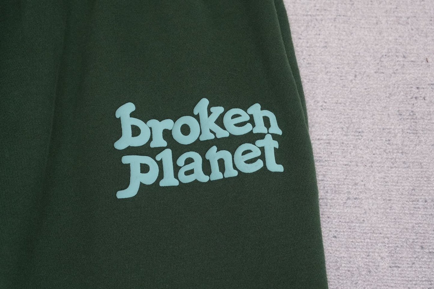 B - SWEATPANTS