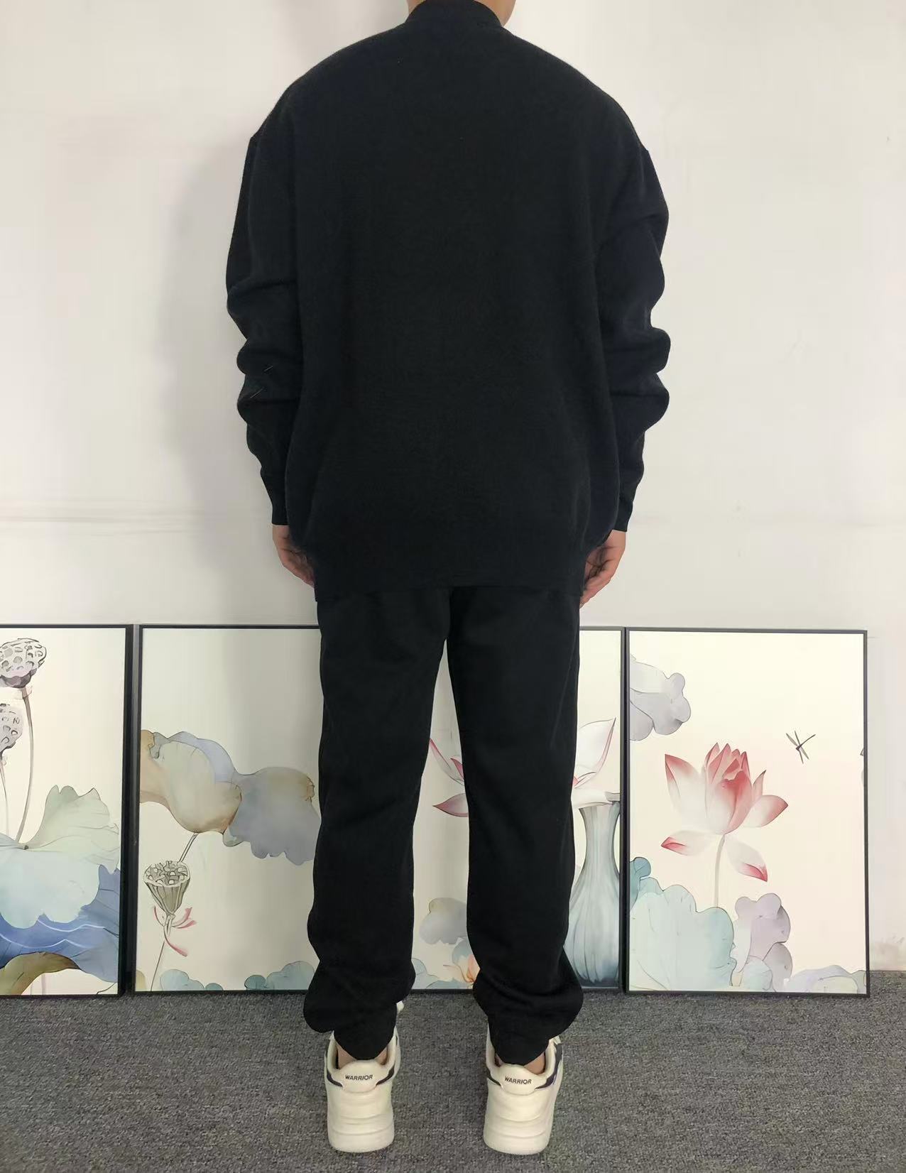 W - SWEATER