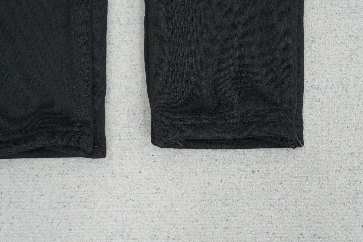 S - SWEATPANTS