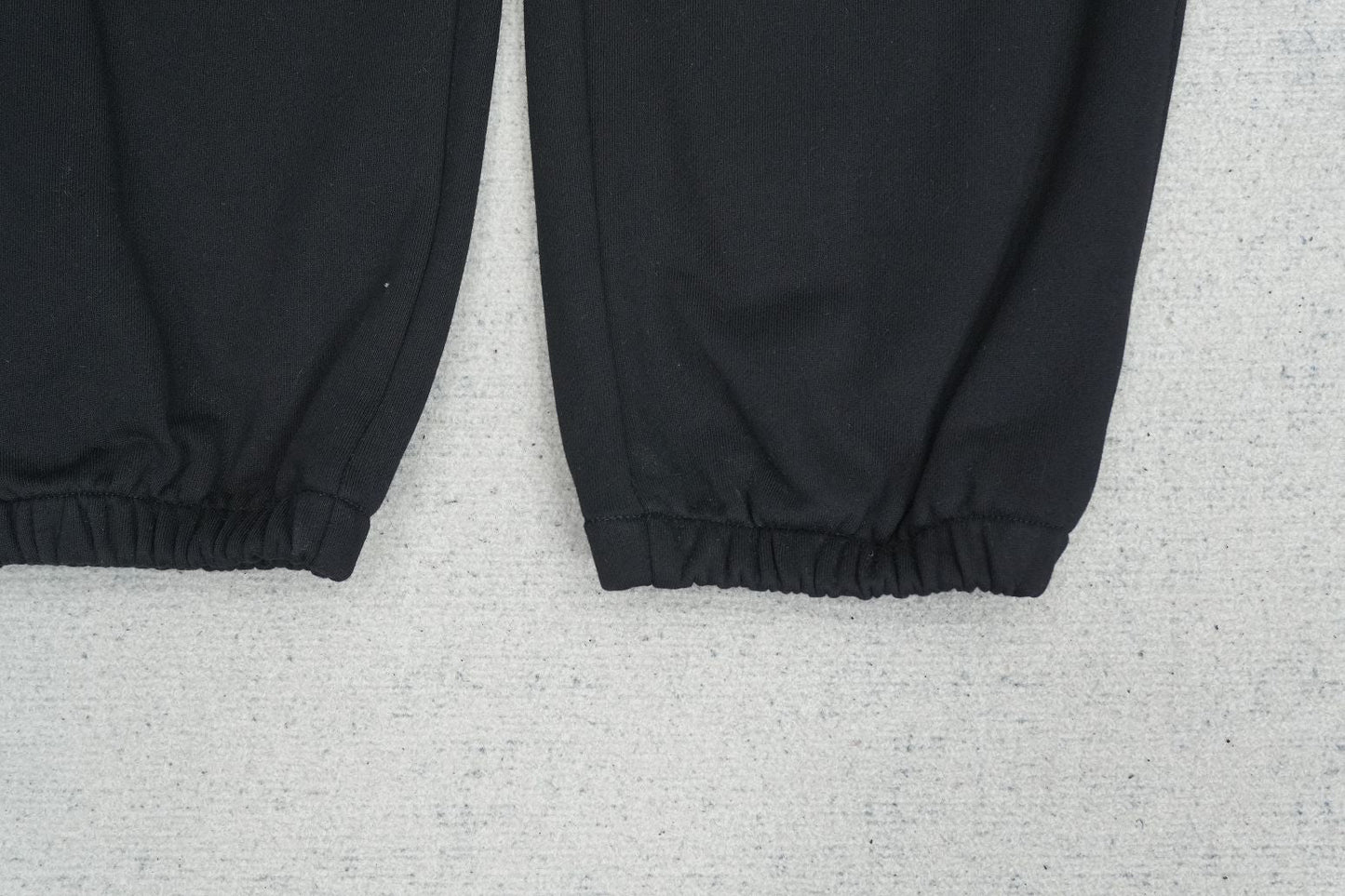 G - SWEATPANTS