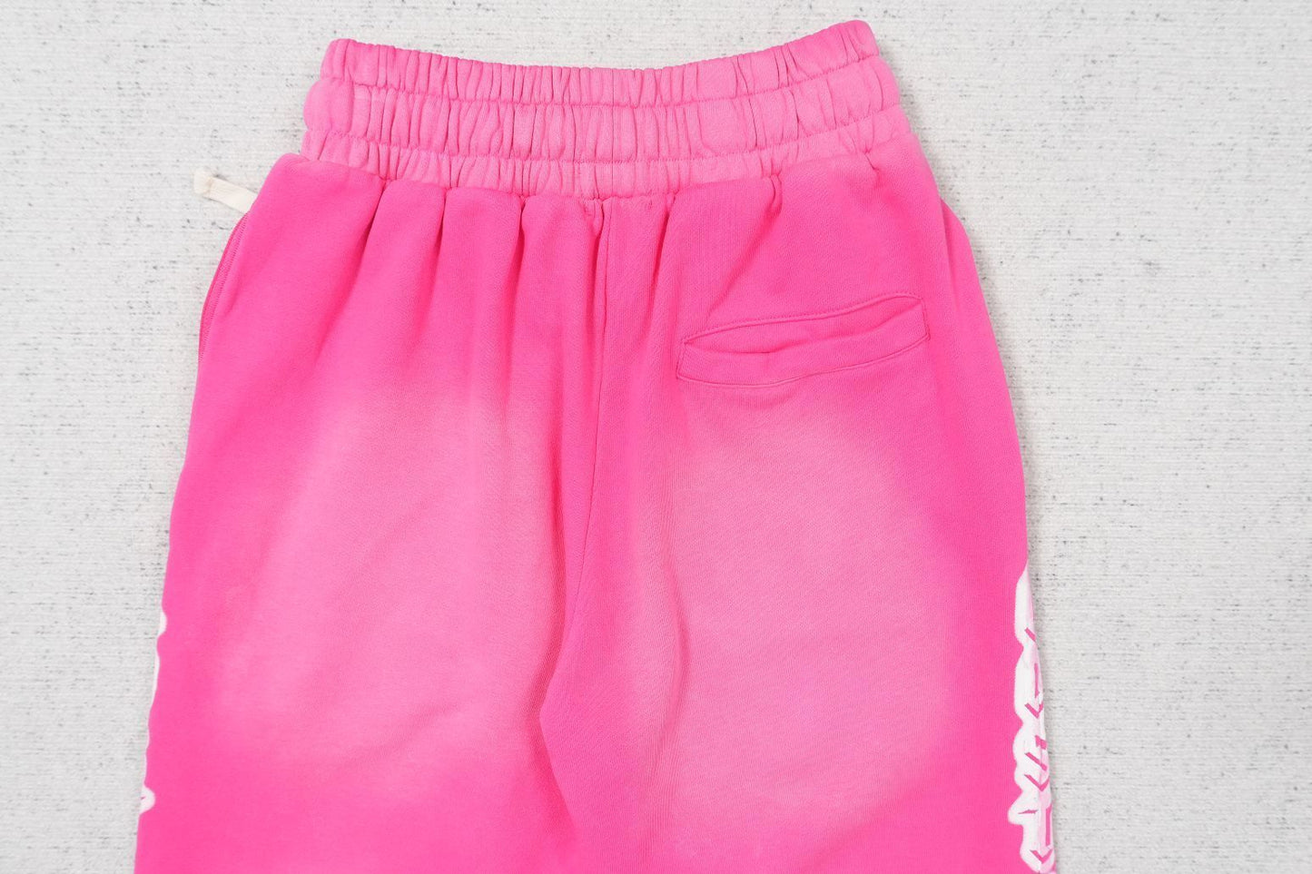 L - SWEATPANTS