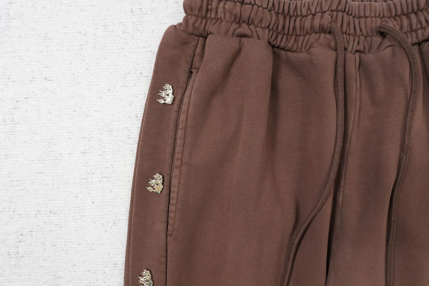 H - SWEATPANTS