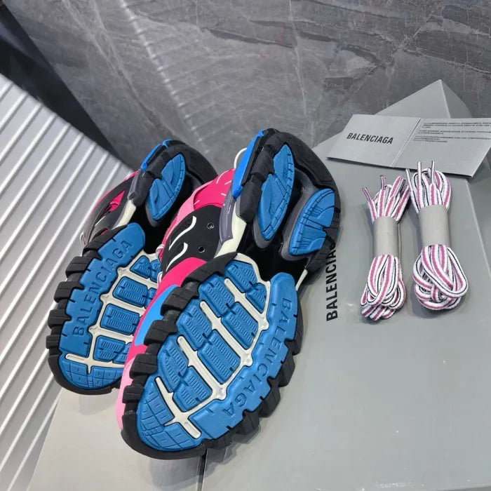 B - SNEAKERS