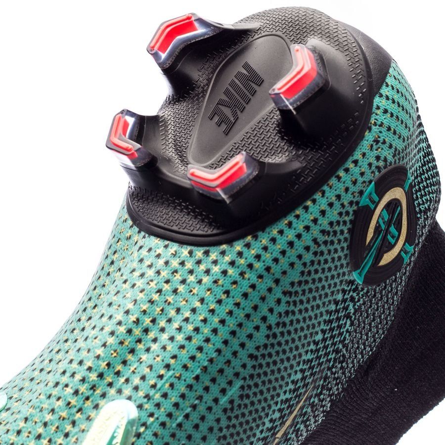 S - FUSSBALLSCHUHE