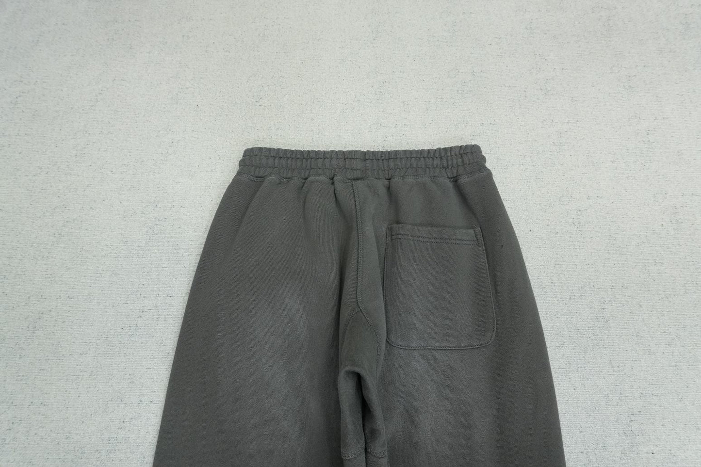 S - SWEATPANTS