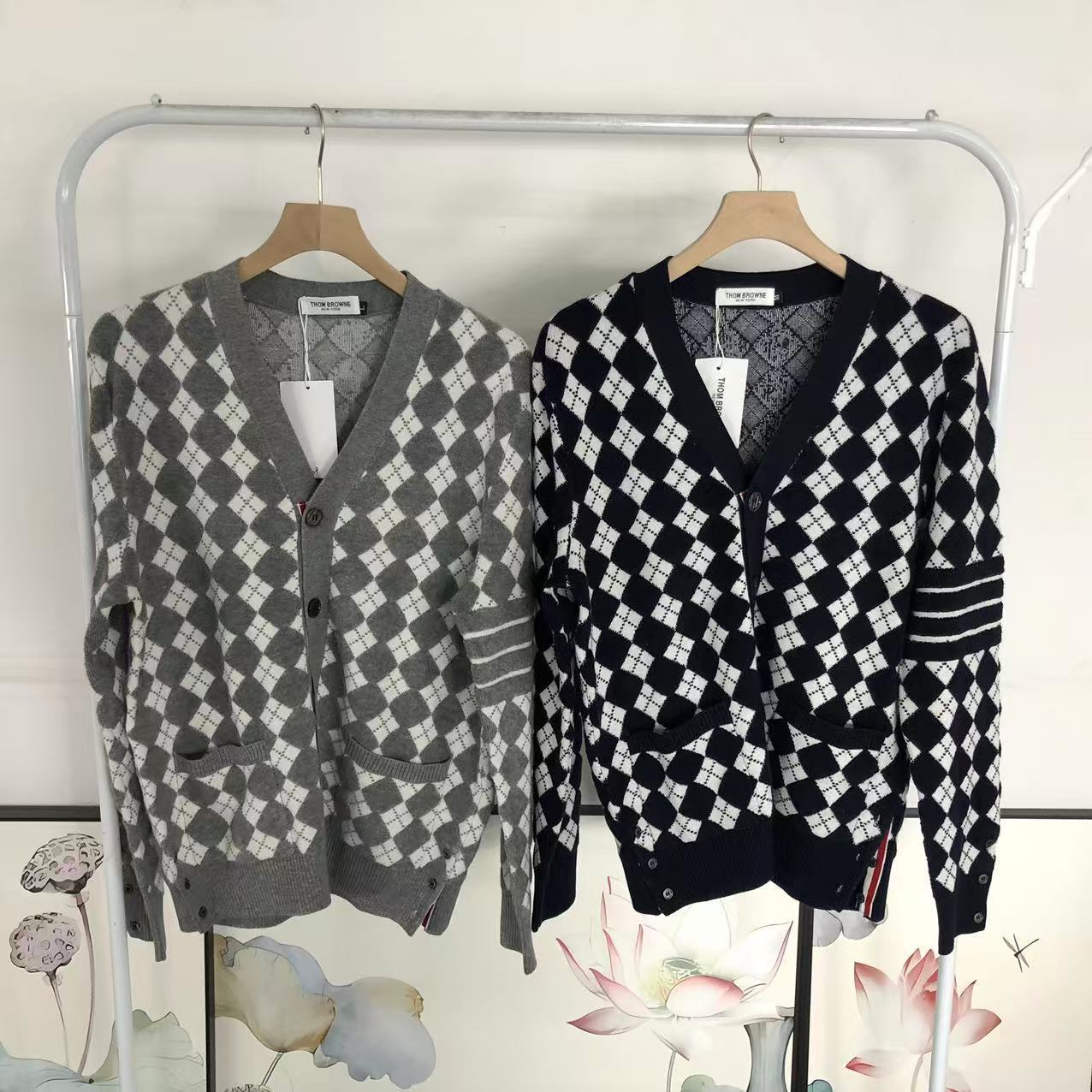 T - SWEATER