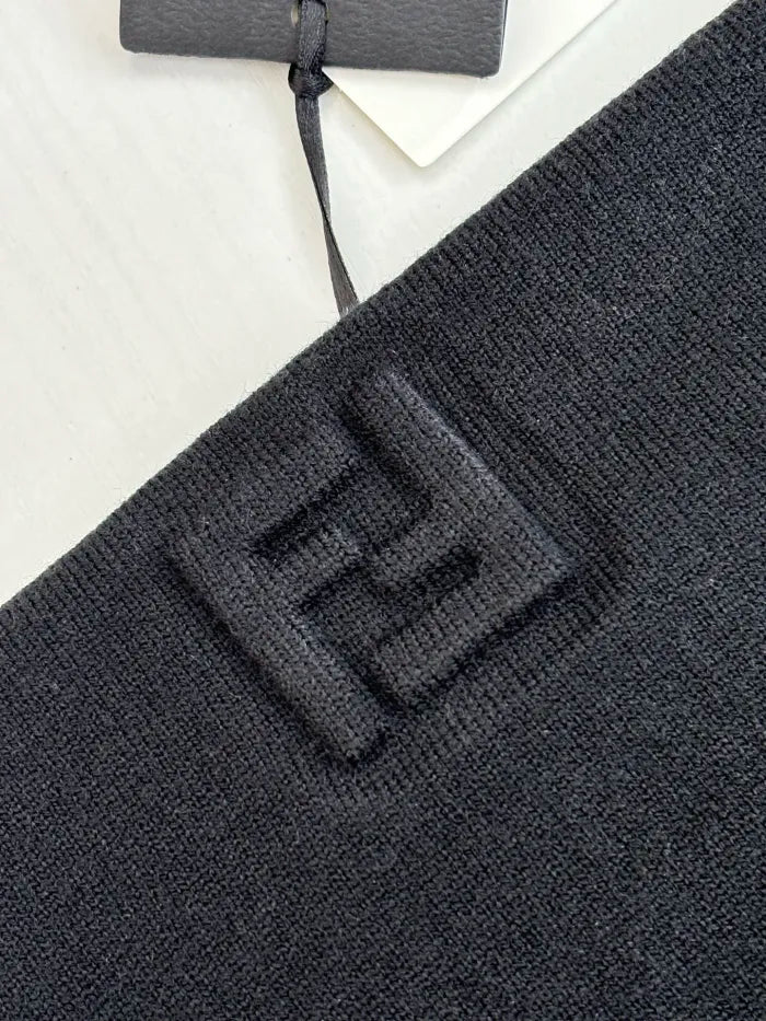 F - SWEATER