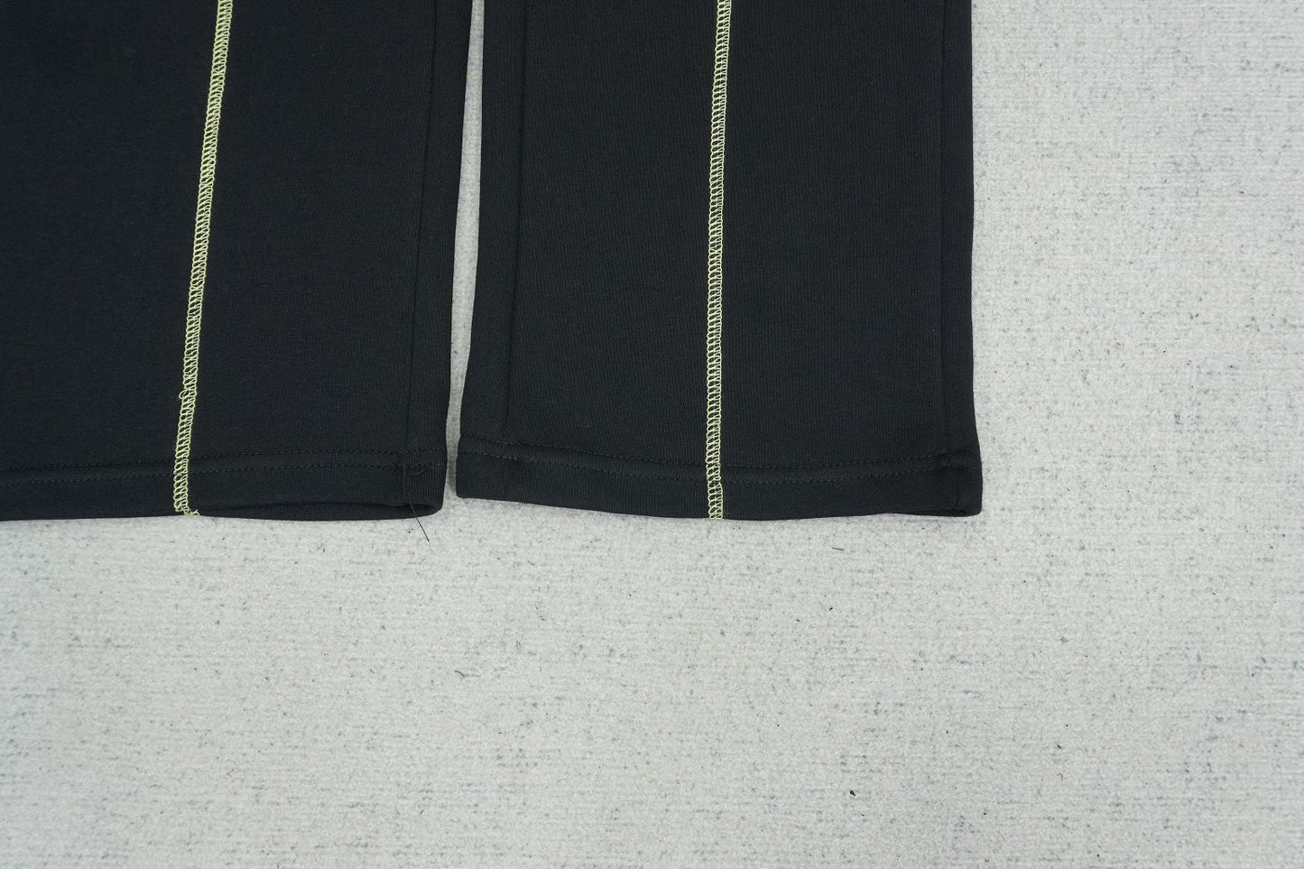 C - SWEATPANTS