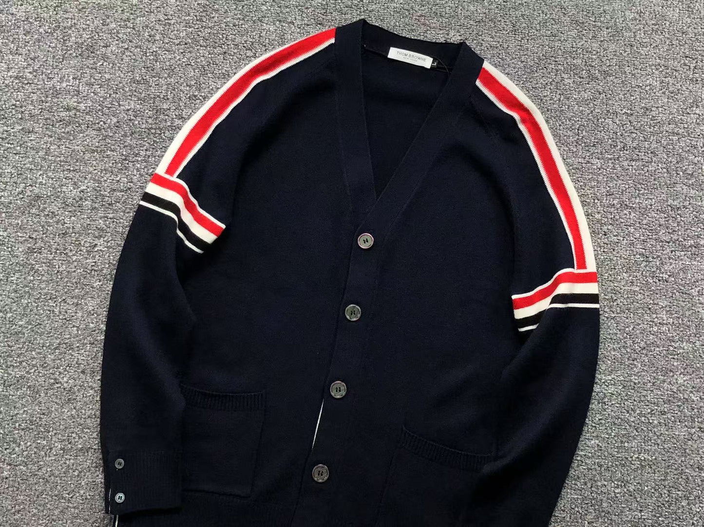 T - SWEATER