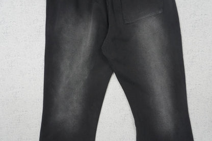 V - SWEATPANTS