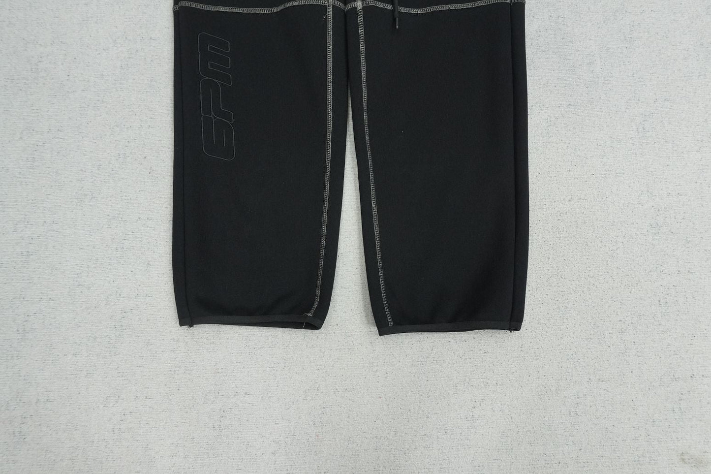 S - SWEATPANTS