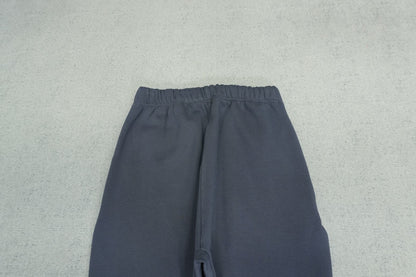 F - SWEATPANTS