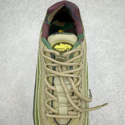 C - SNEAKERS