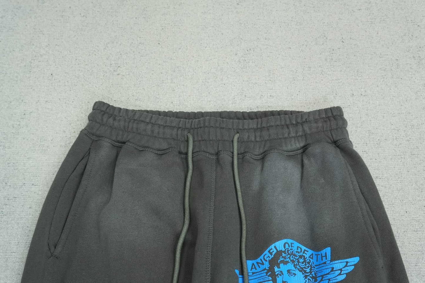 S - SWEATPANTS