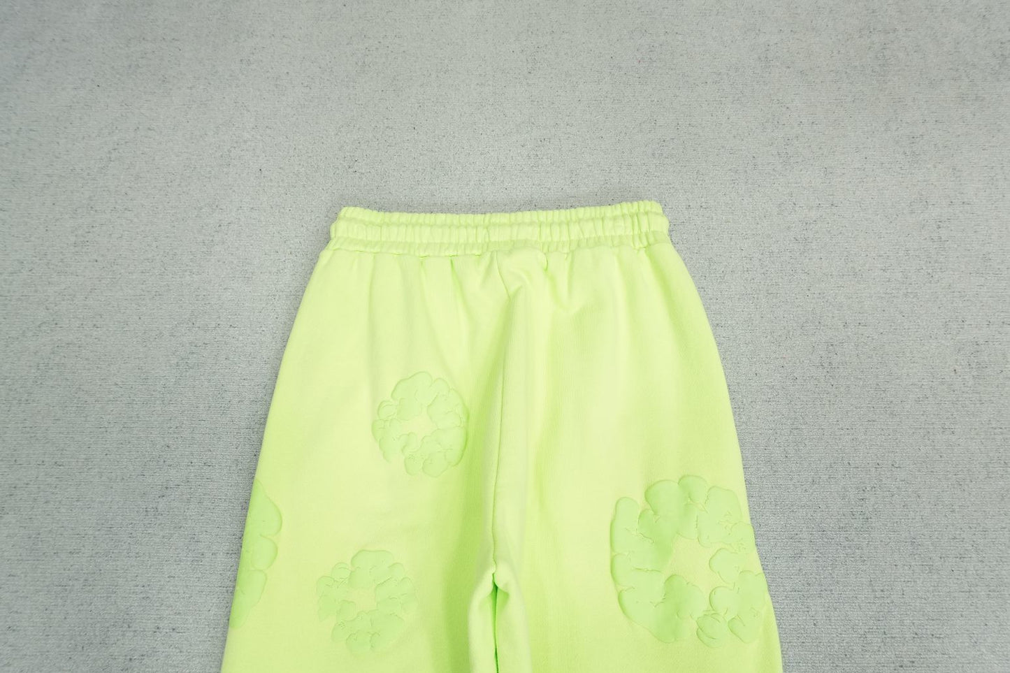 D - SWEATPANTS