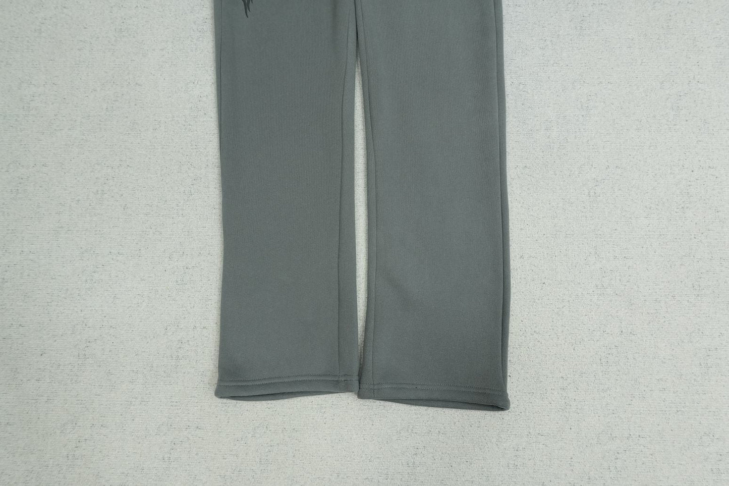 B - SWEATPANTS