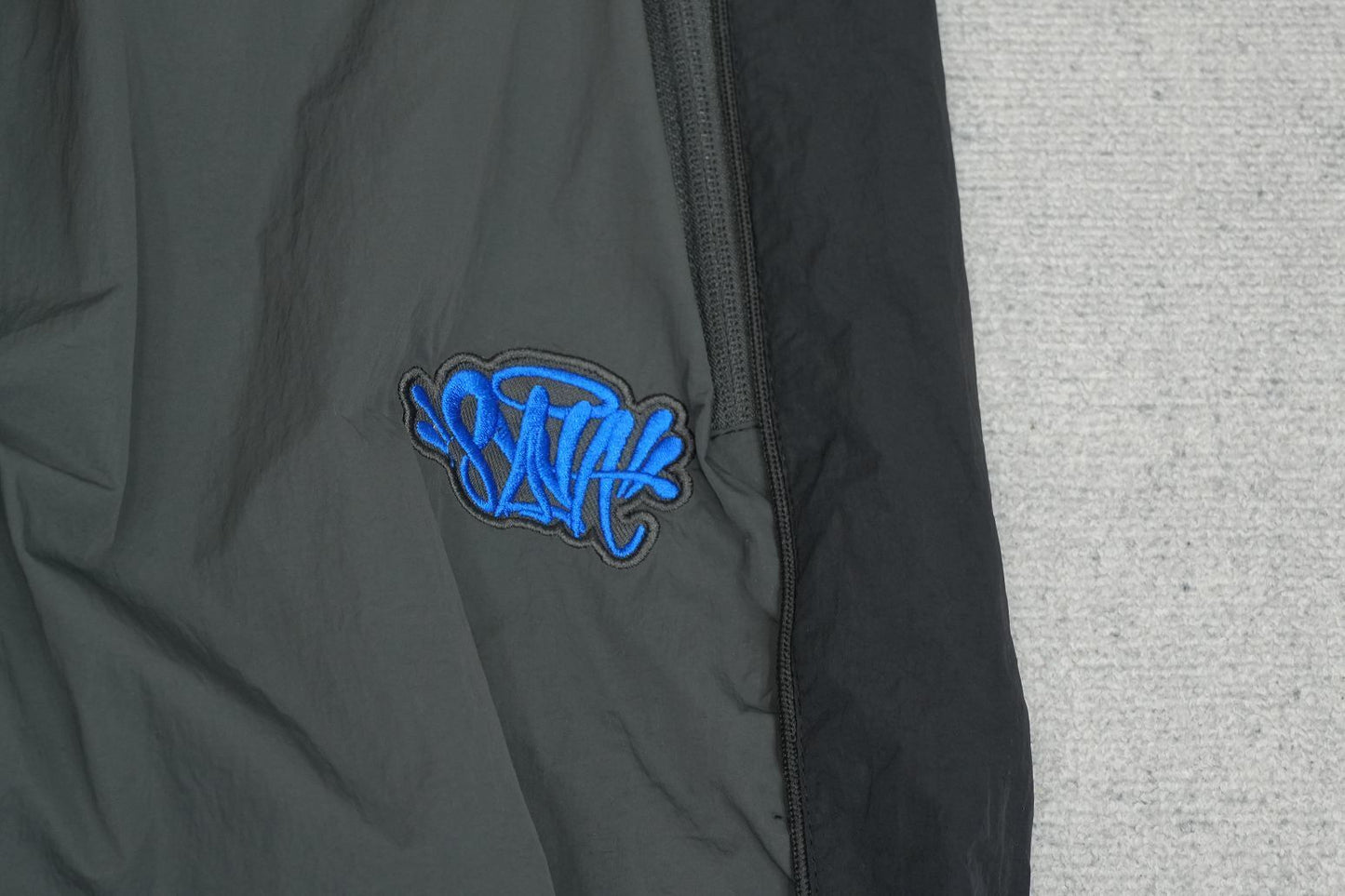 S - SWEATPANTS