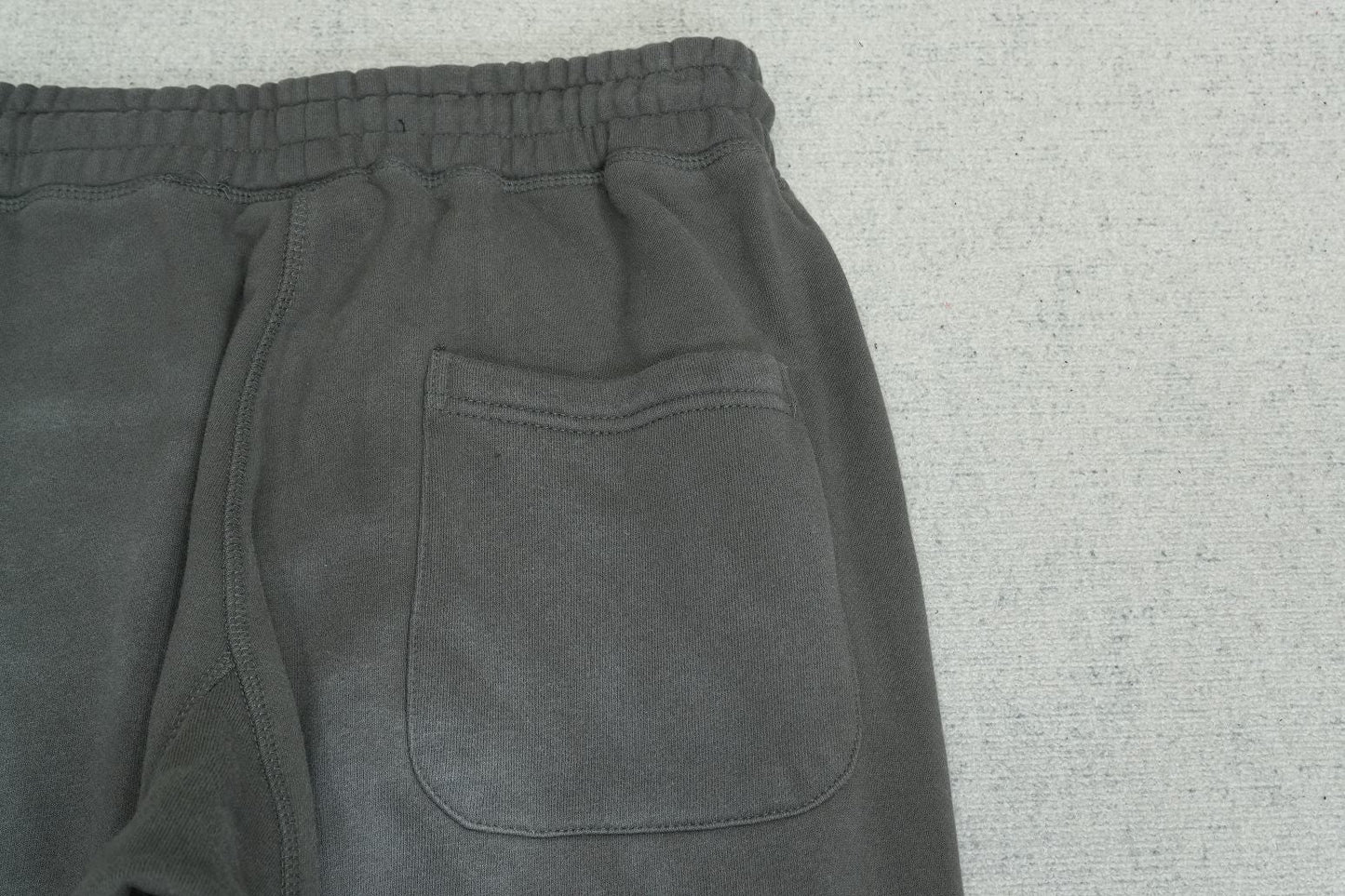 S - SWEATPANTS