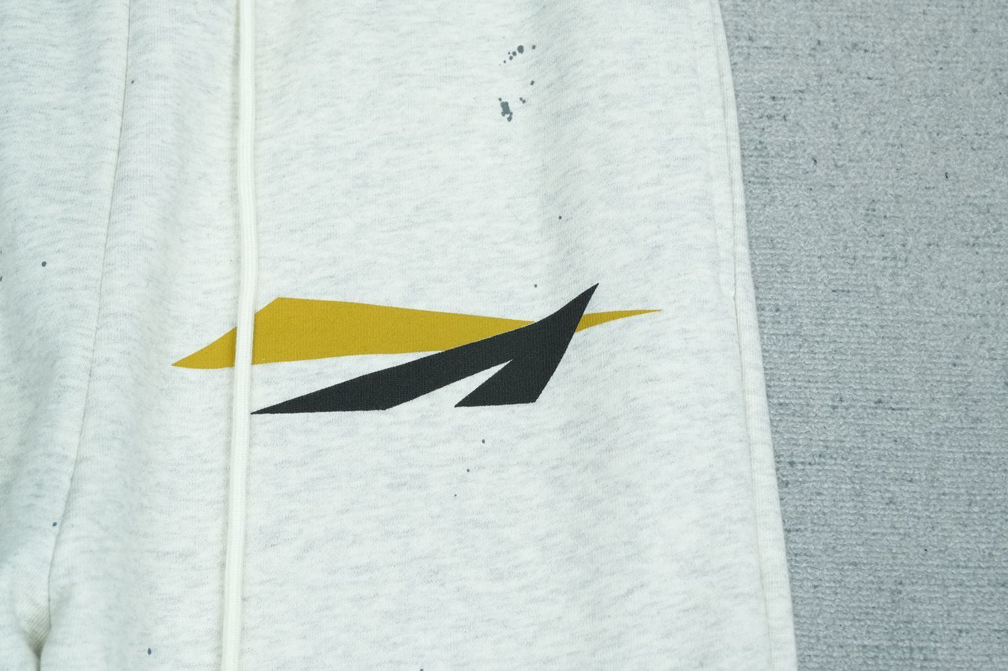 F - SWEATPANTS