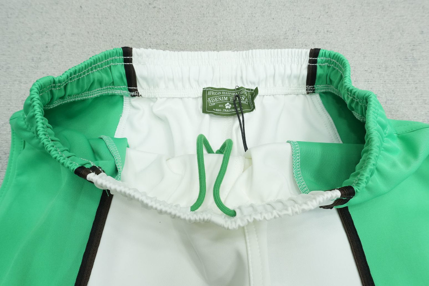 D - SWEATPANTS