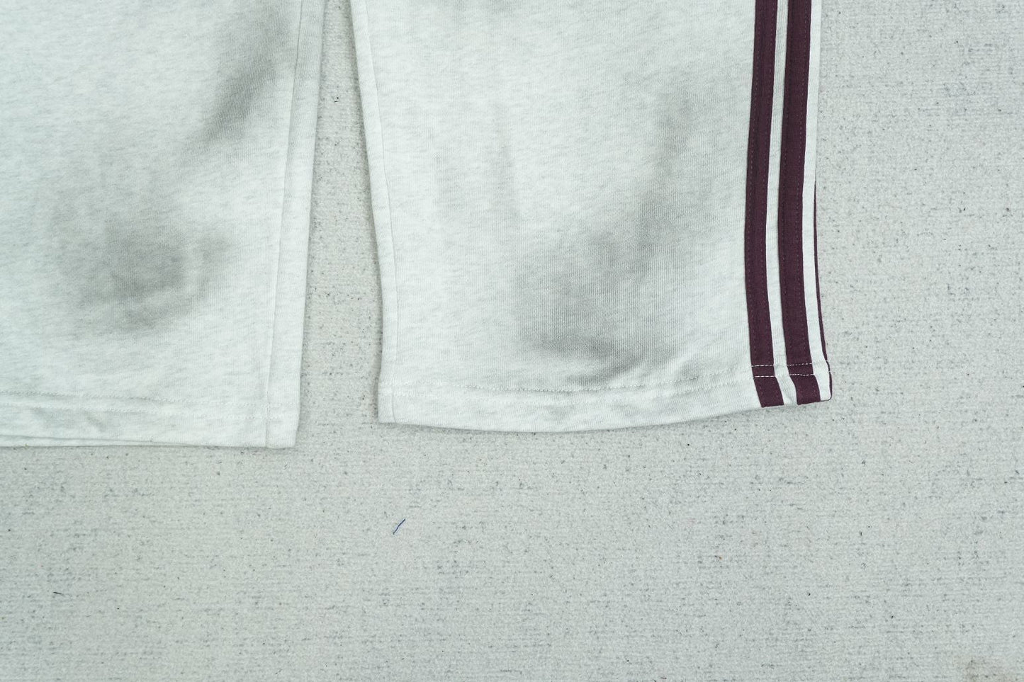 V - SWEATPANTS