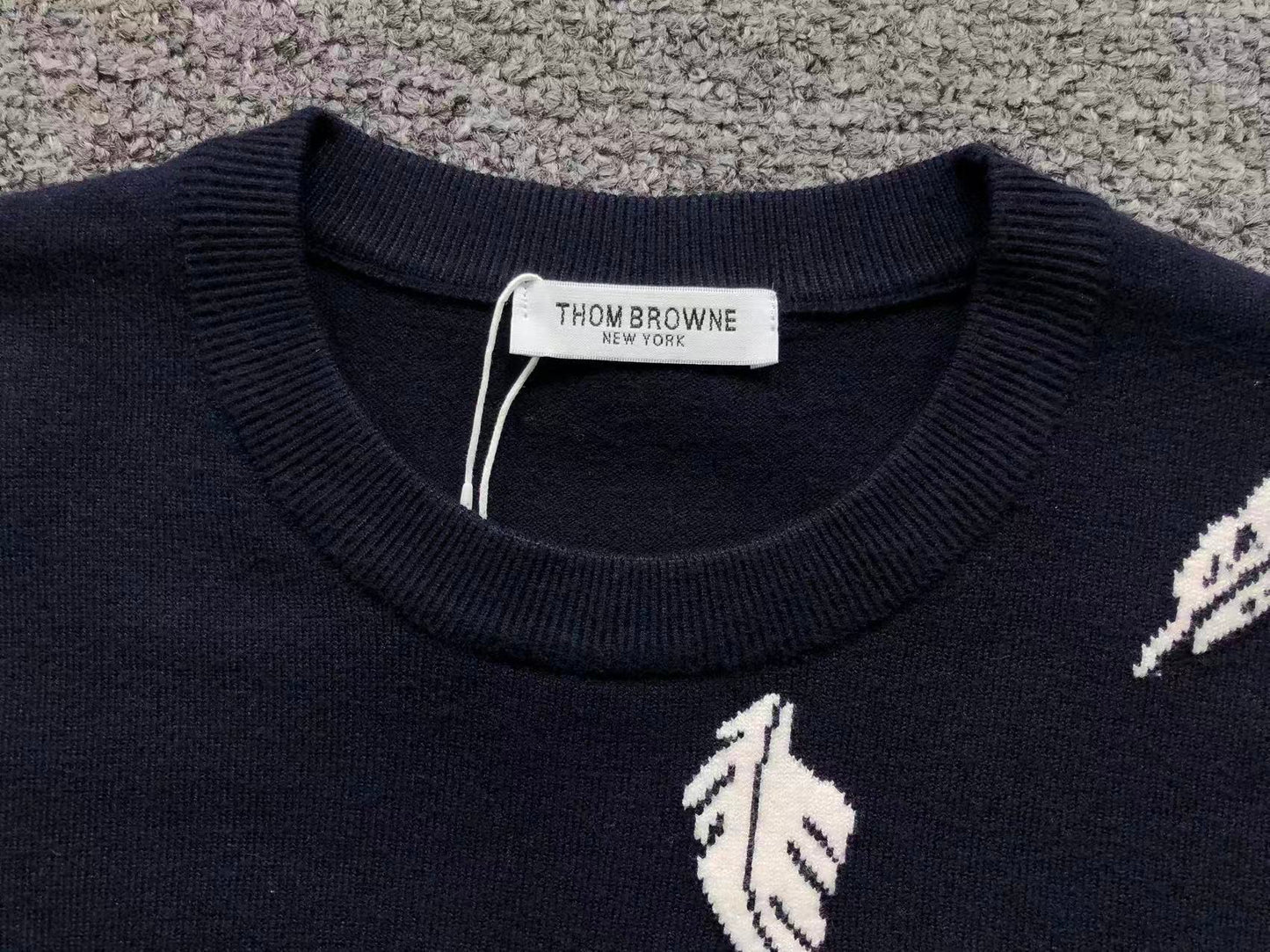 T - SWEATER