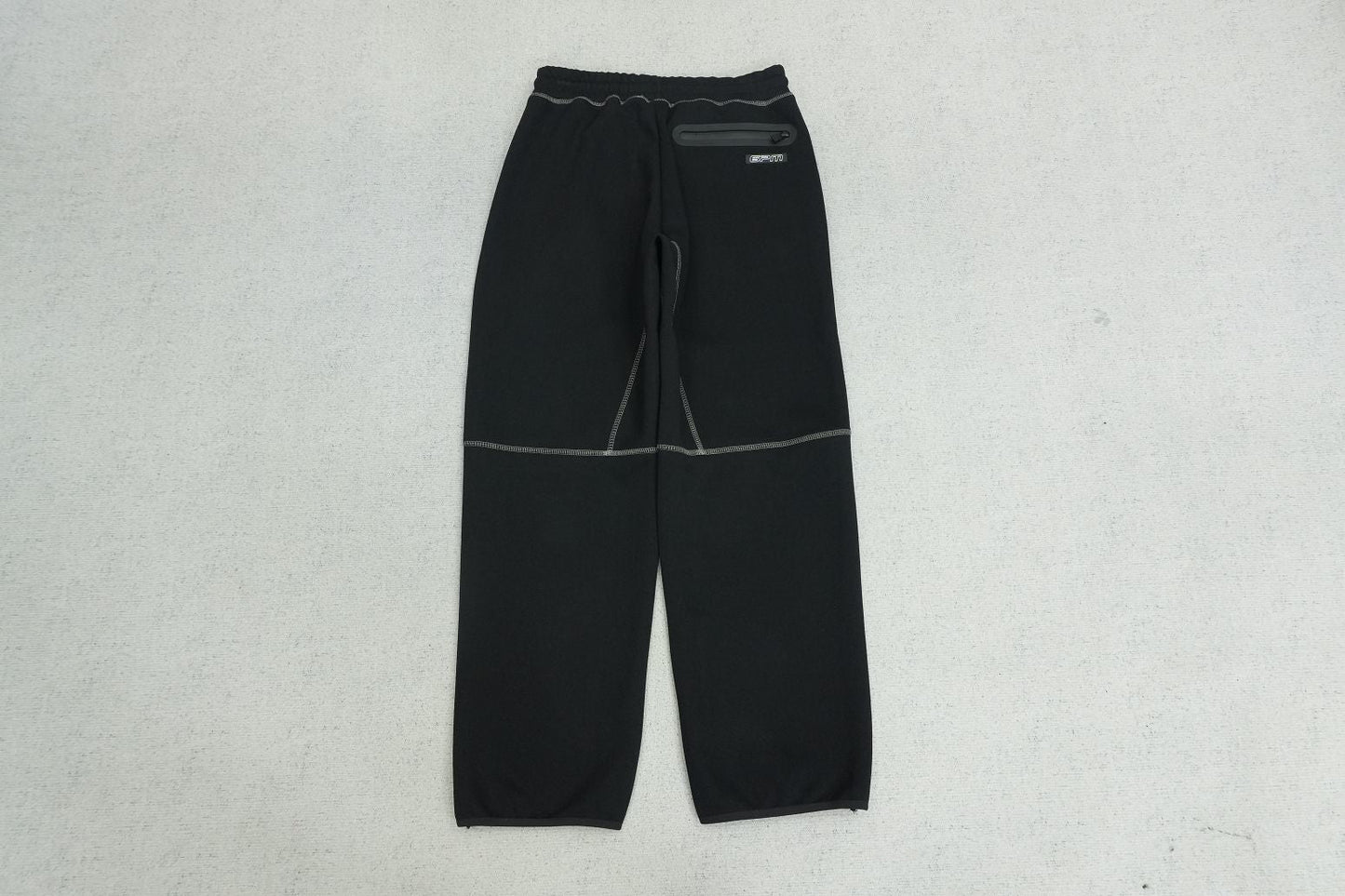 S - SWEATPANTS