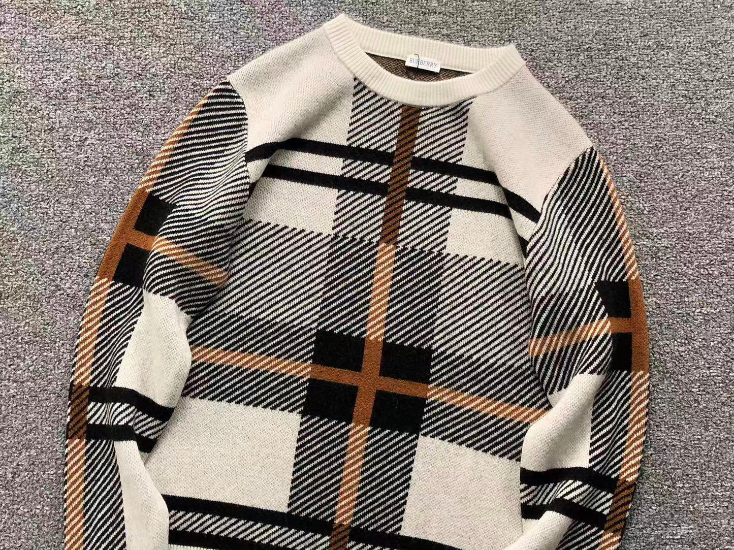 B - SWEATER