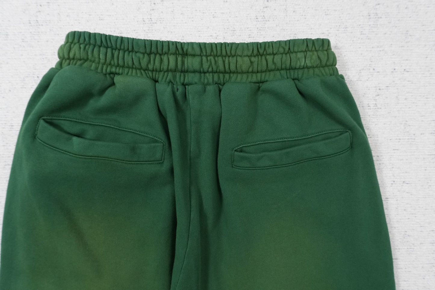 L - SWEATPANTS