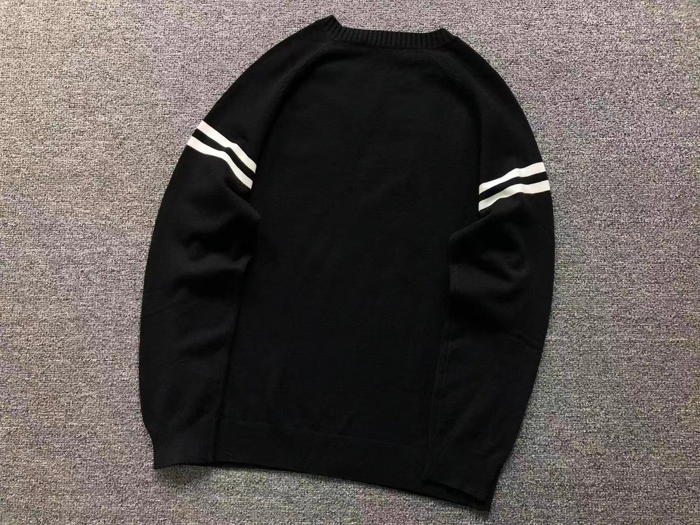 P - SWEATER