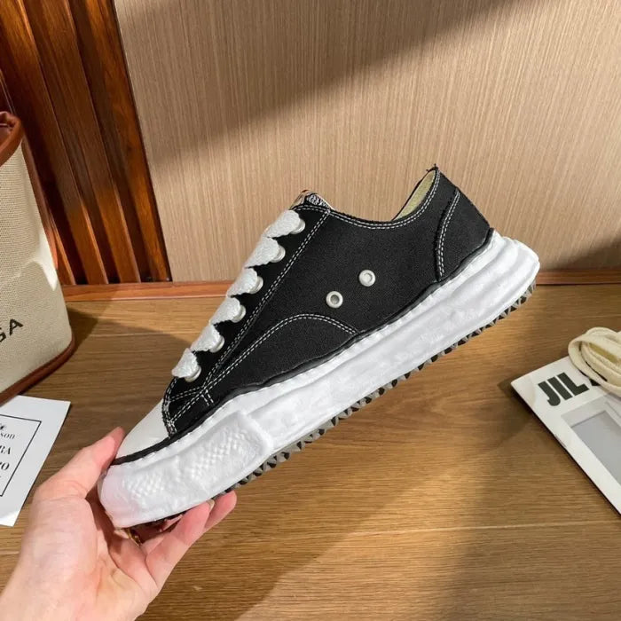 A - SNEAKERS