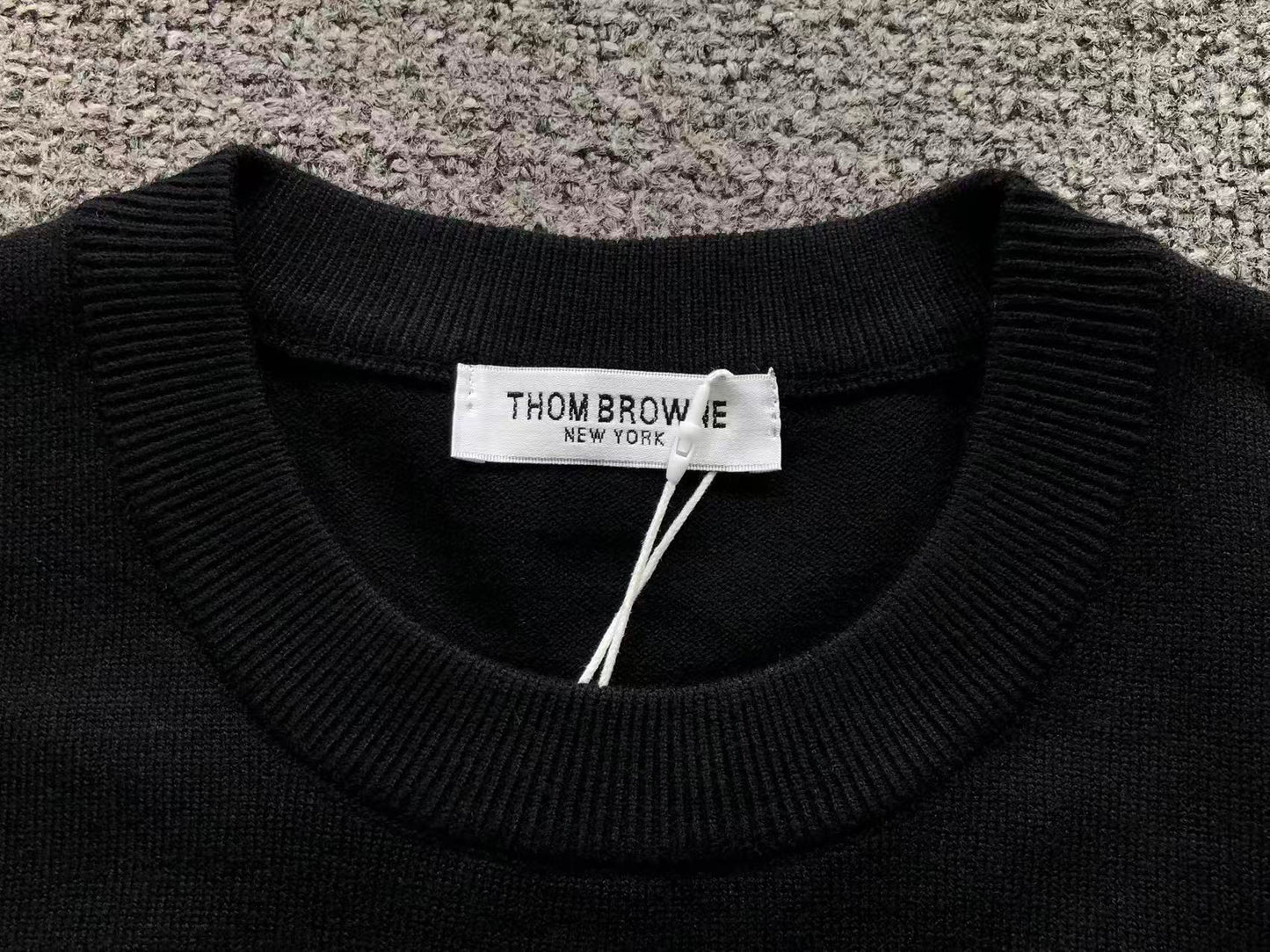 T - SWEATER