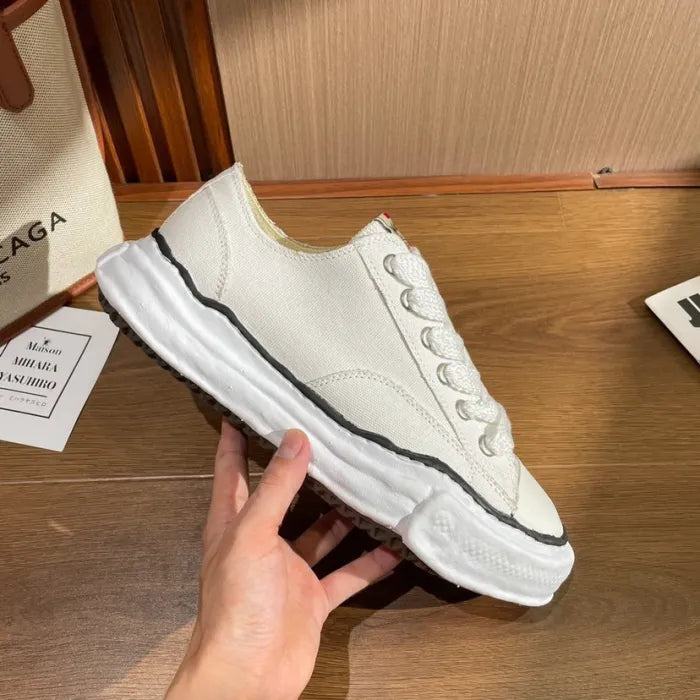 A - SNEAKERS